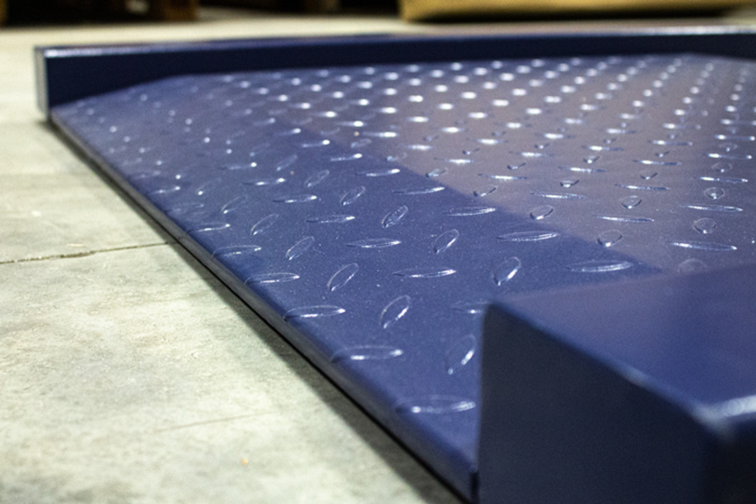 Built-in ramps on either side make access easier