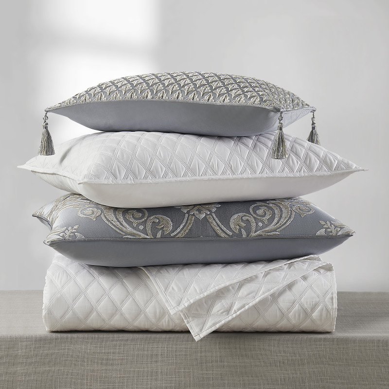 Crisp White Full/Queen 3Pc. Quilt Set