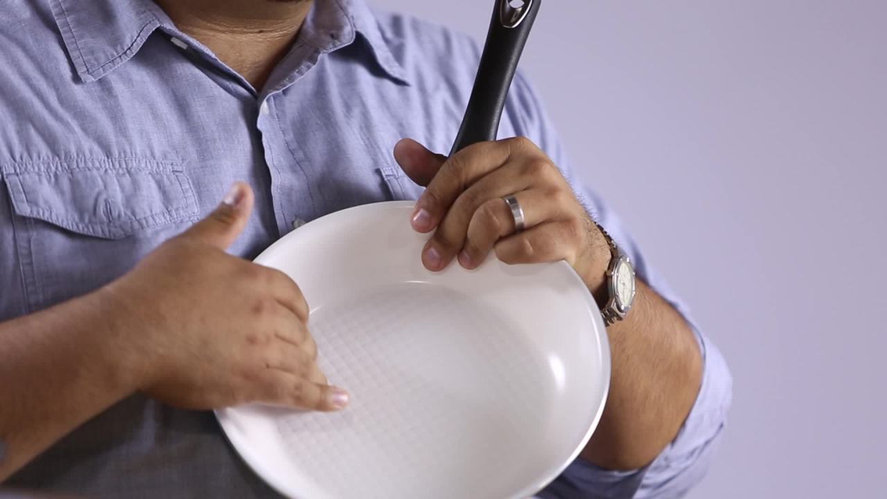 thumbnail video image 2 of Farberware Pure Cook 12 Piece Ceramic Nonstick Pots and Pans Set, Aqua, 2 of 9