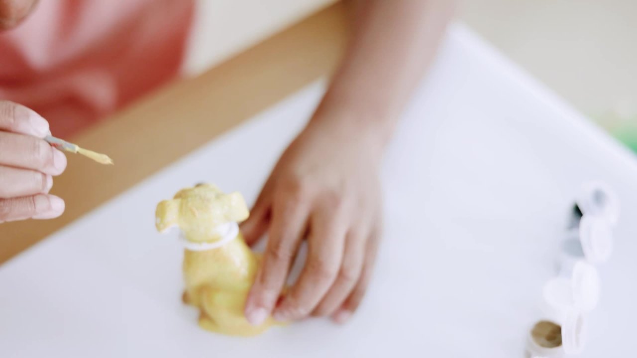 thumbnail video image 2 of Melissa & Doug Created by Me! Pet Figurines Craft Kit (Resin Dog and Cat, 6 Paints, Paintbrush), 2 of 10