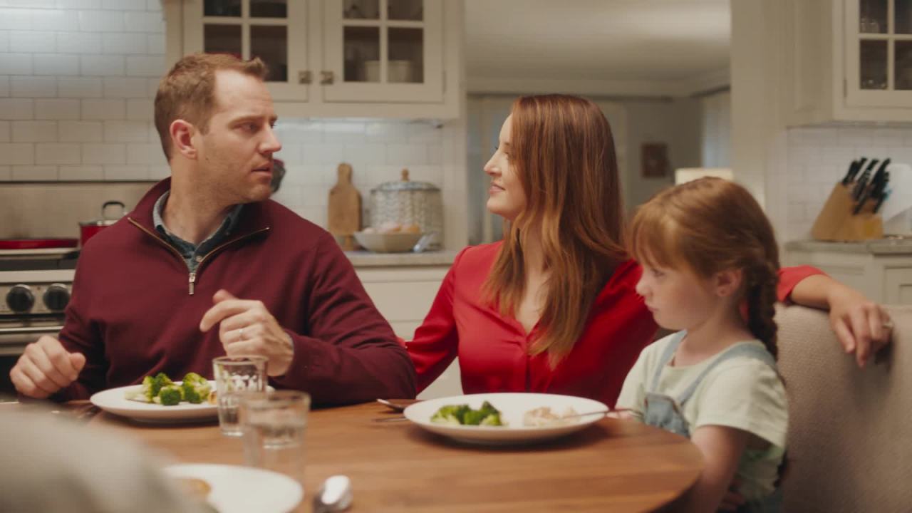 thumbnail video image 2 of Ore-Ida Extra Crispy Fast Food French Fries French Fried Frozen Potatoes Value Size, 4 lb Bag, 2 of 16