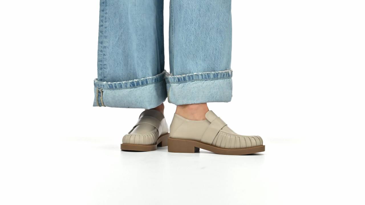 thumbnail video image 2 of Journee Womens Lakenn Slip On Crash Back Loafer, 2 of 10