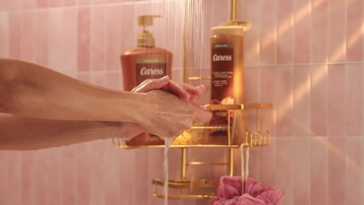 thumbnail video image 2 of Caress Daily Silk Body Wash, Moisturizing Body Soap - Hyaluronic Acid, Vitamin B3, 20 oz, 2 of 10