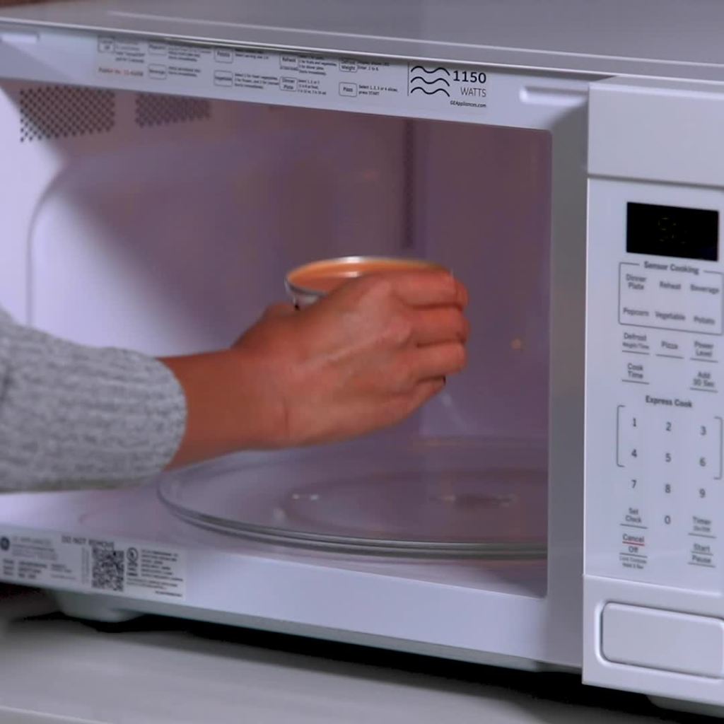 thumbnail video image 2 of Campbell's Slow Kettle Style Creamy Tomato Soup with A Crunch, 7 oz Microwavable Cup, 2 of 14