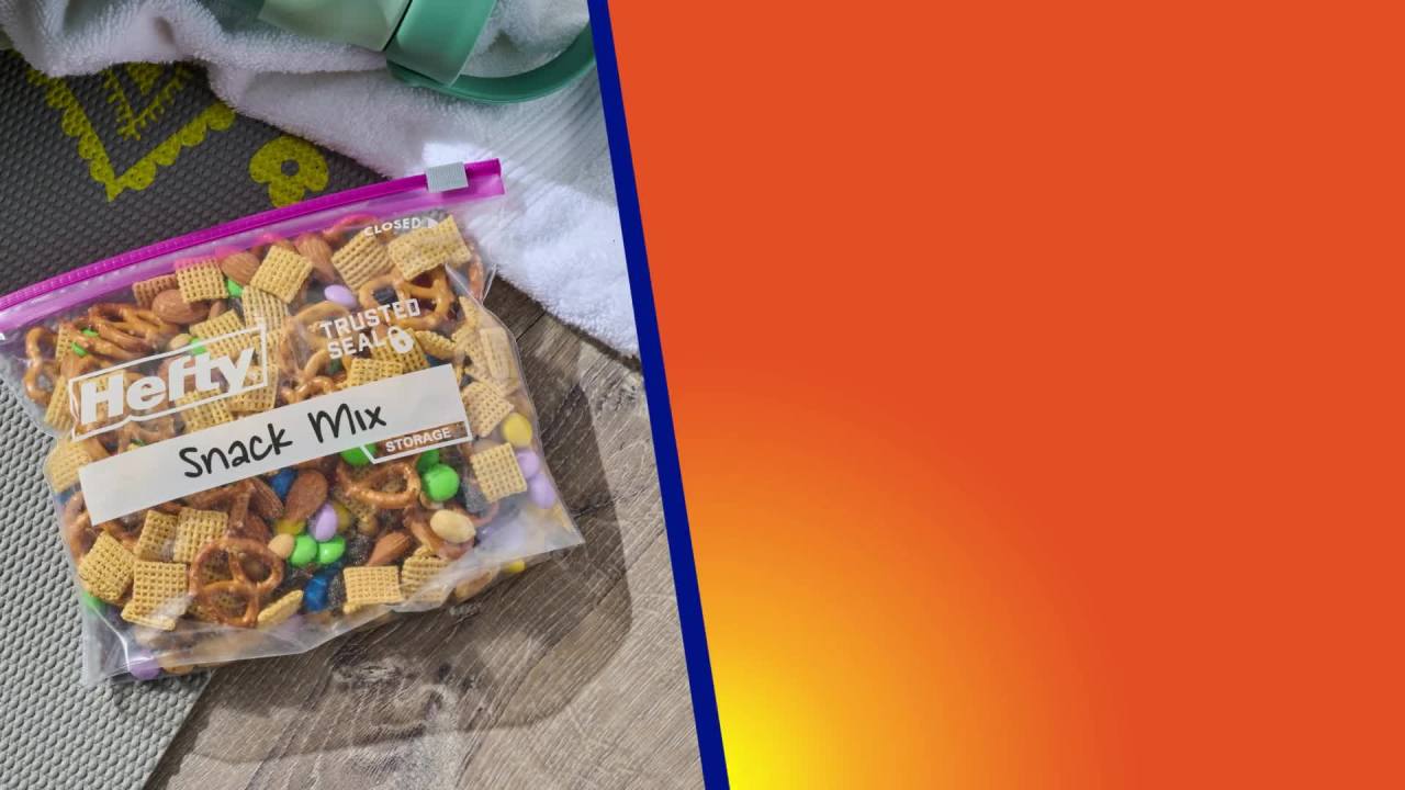 thumbnail video image 2 of (4 pack) Hefty Slider Kitchen Storage Bags, Quart Size, 25 Count, 2 of 11