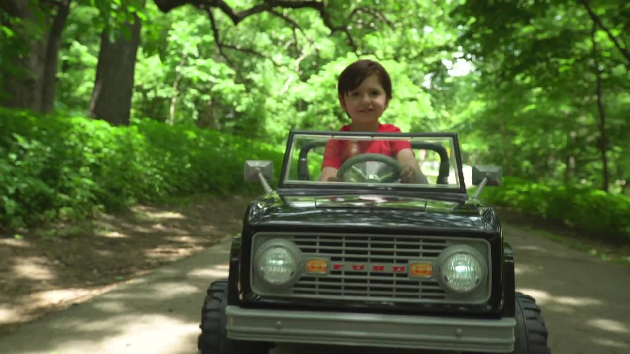thumbnail video image 2 of Ford Classic Bronco, 6-Volt Ride-On Toy by Kid Trax, ages 3 to 5, pink, 2 of 6