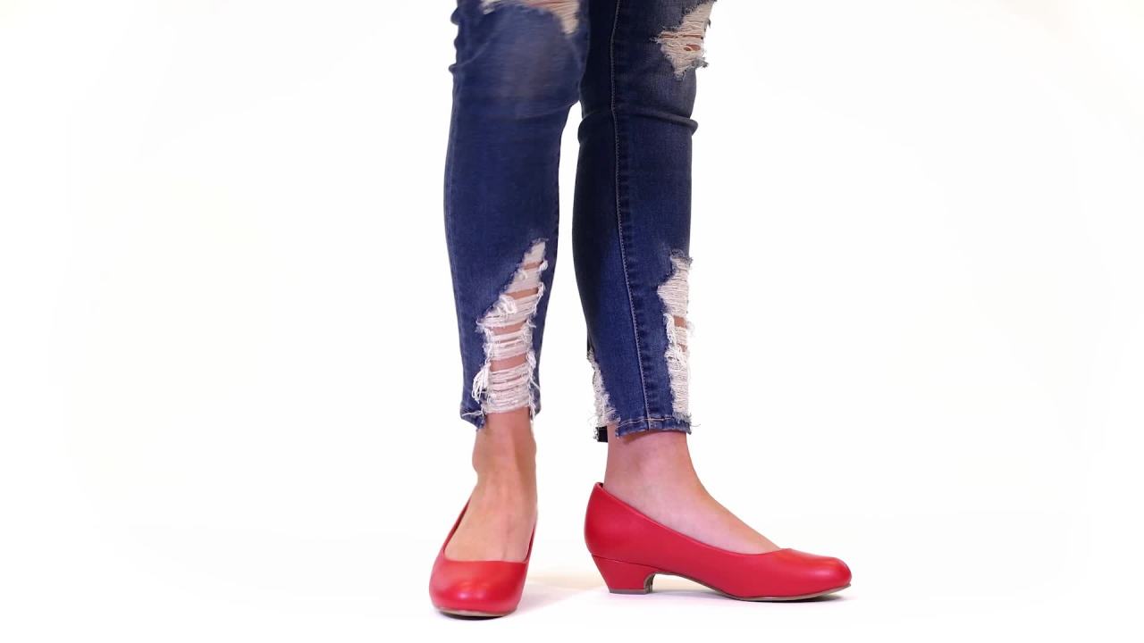 thumbnail video image 2 of Journee Womens Saar Comfort Insole Round Toe Block Heel Pumps, 2 of 10