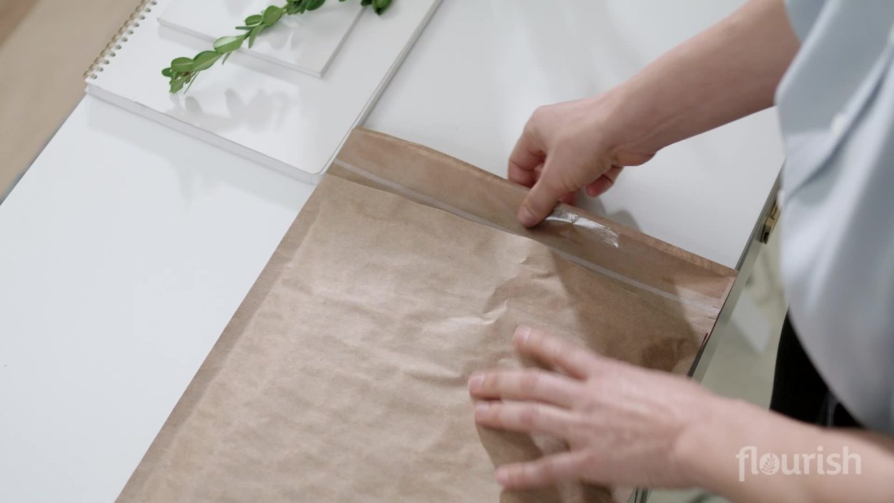 thumbnail video image 2 of Flourish Brand #5 Honeycomb Recyclable Mailer - Brown, 20 Pack, 10.6 in. x 14.8 in, 2 of 14