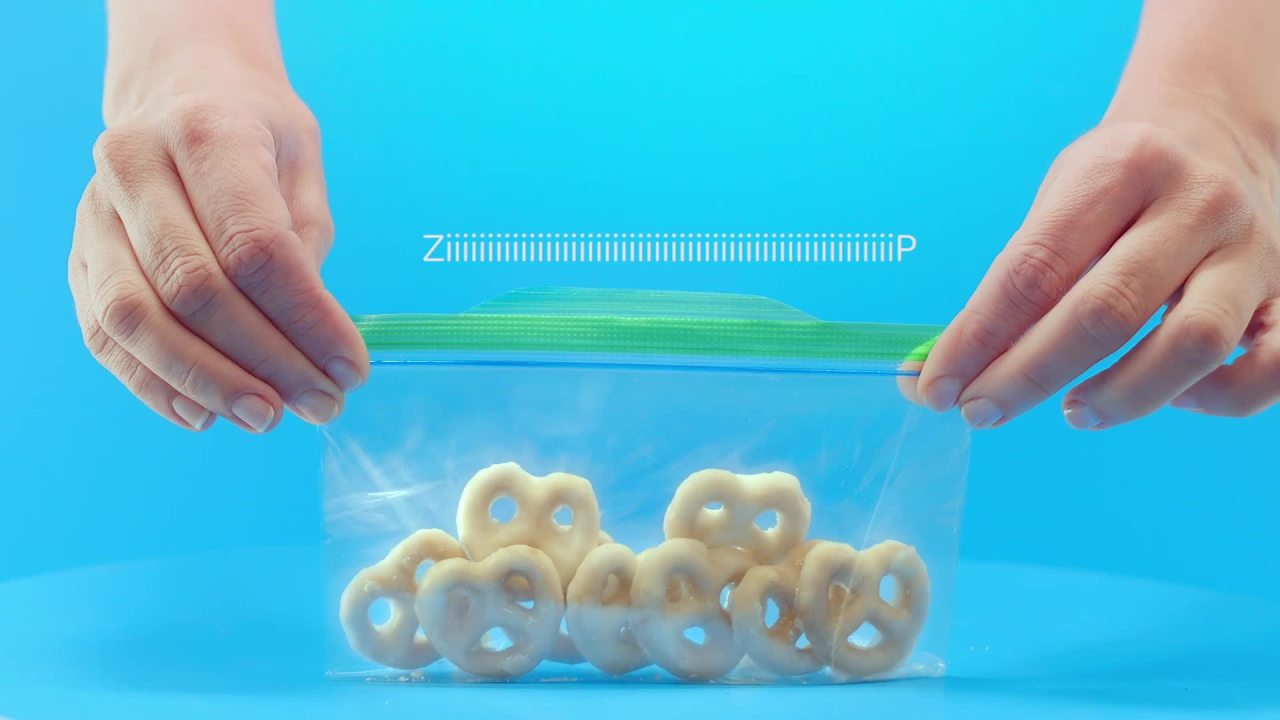 thumbnail video image 2 of Ziploc® Brand Snack Bags, 90 Count, 2 of 9