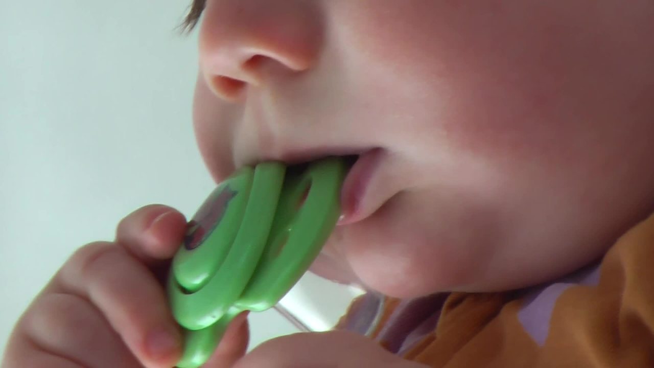 thumbnail video image 2 of Tommee Tippee Night Time Glow in the Dark Pacifiers (0-6m, 2 Count), 2 of 7