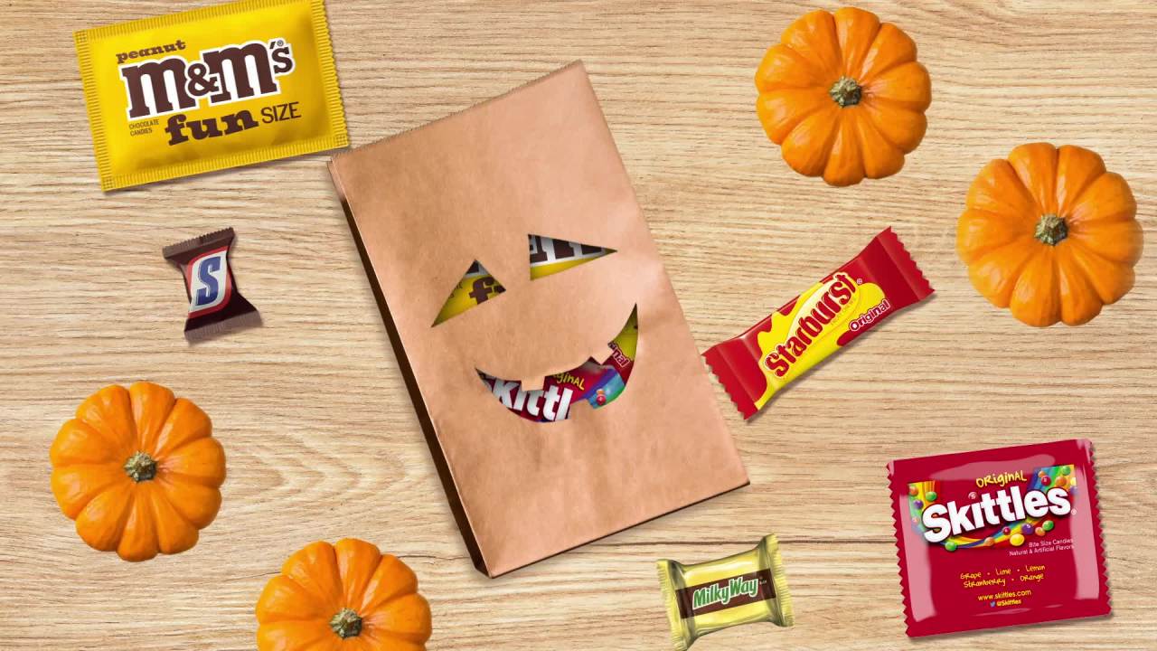 thumbnail video image 2 of M&Ms, Snickers & More Fun Size Halloween Candy Variety Pack, 195 Ct Bulk Bag Packaging May Vary, 2 of 13