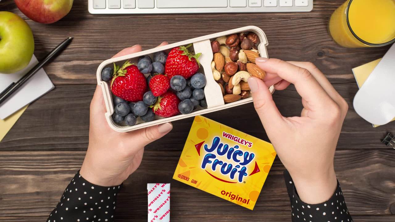 thumbnail video image 2 of Juicy Fruit Original Bubble Gum, Single Pack - 15 Pieces, 2 of 13