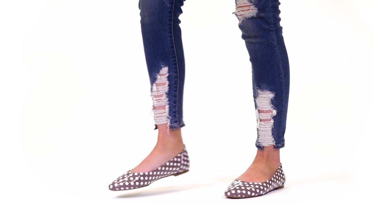 thumbnail video image 2 of Journee Womens Kavn Comfort Insole Narrow Width Slip On Round Toe Ballet Flats, 2 of 10