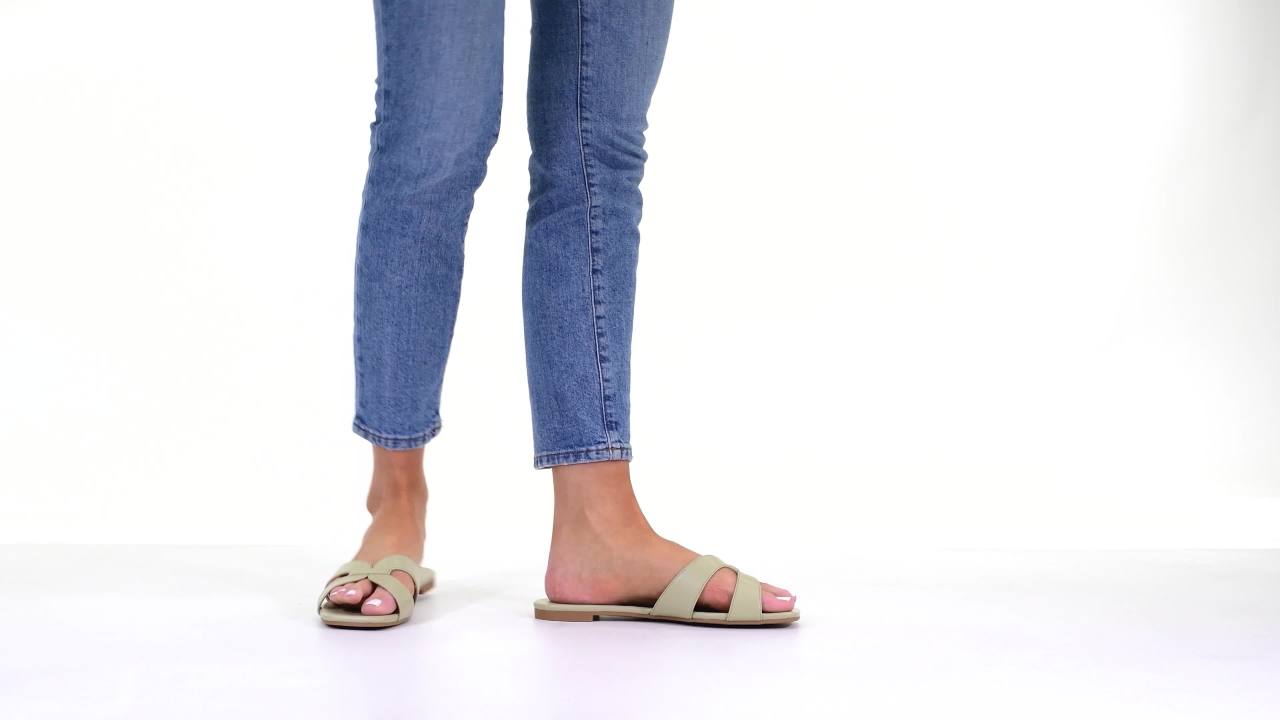 thumbnail video image 2 of Journee Womens Taleesa Slide Flat Sandals, 2 of 10