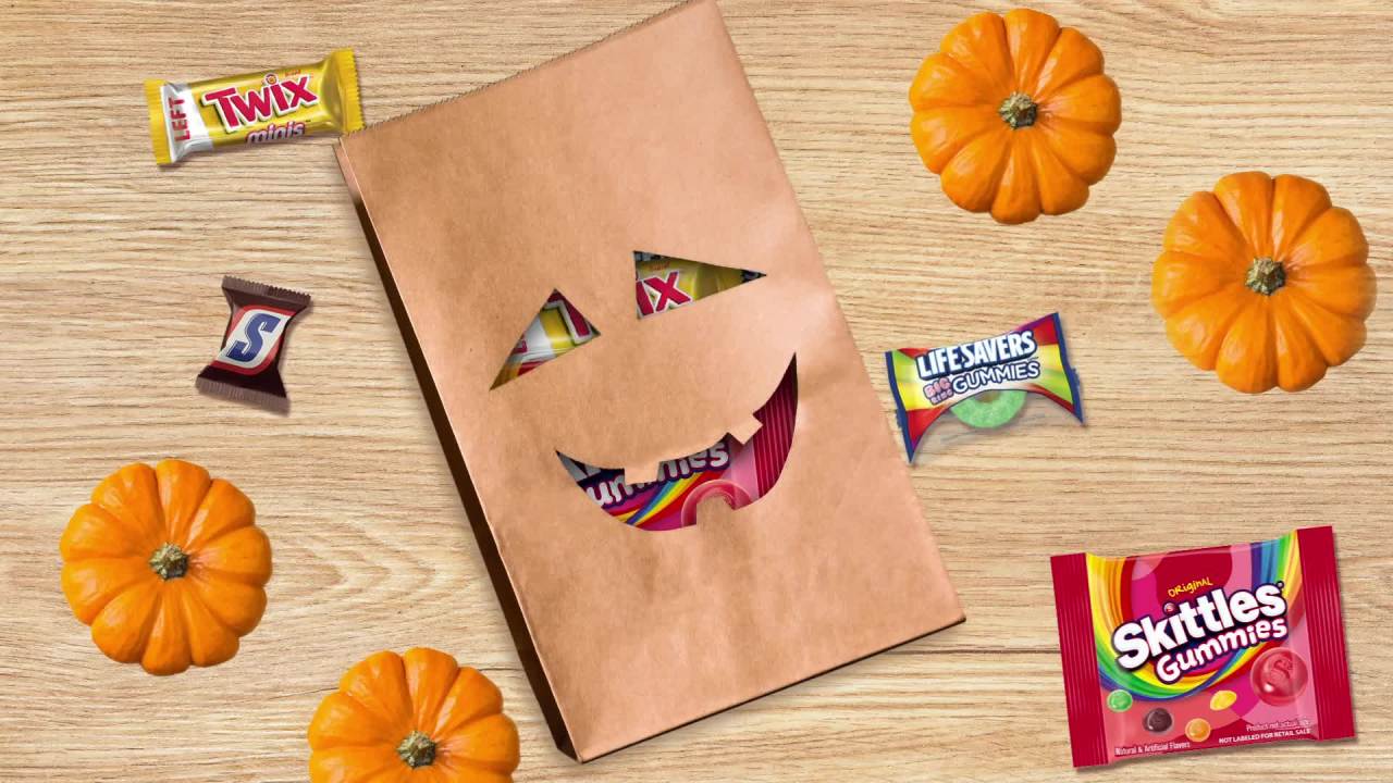 thumbnail video image 2 of (2 pack) Mars Mixed Snickers, Skittles Gummies & More Halloween Candy Variety Pack, 55 Count Bulk Bag, 2 of 12