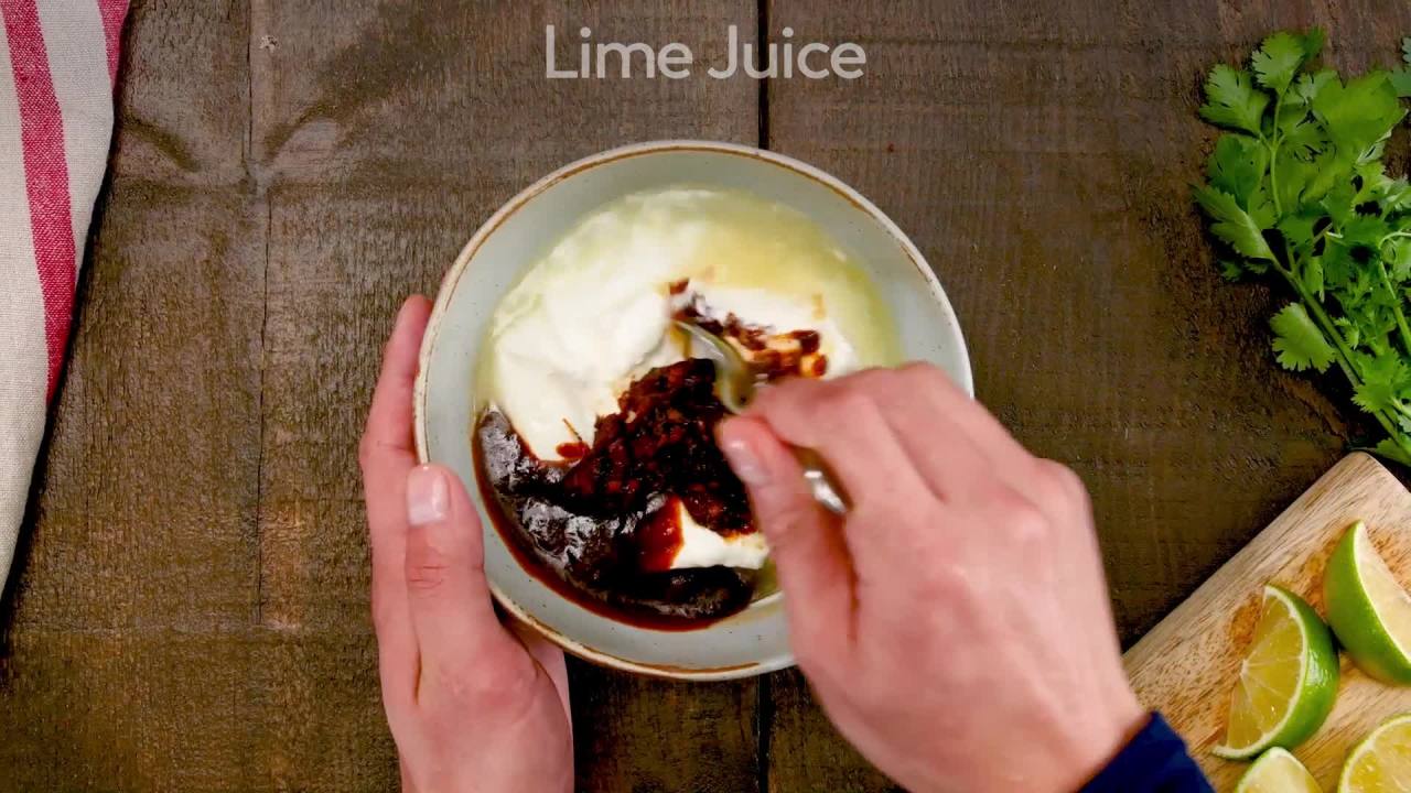 thumbnail video image 2 of Mission Flour Chalupas, 4 Count, 2 of 12