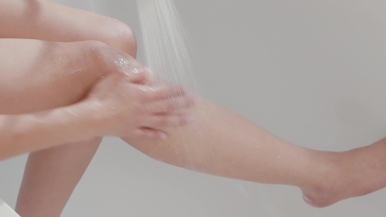 thumbnail video image 2 of Schick Hydro Silk Sugar Wax Hair Removal Roller With 10 Reusable Strips & 2 Serum Sachets, Womens Waxing Kit, For Sensitive Skin, Rinsible With Water, Microwave Safe, 2 of 11