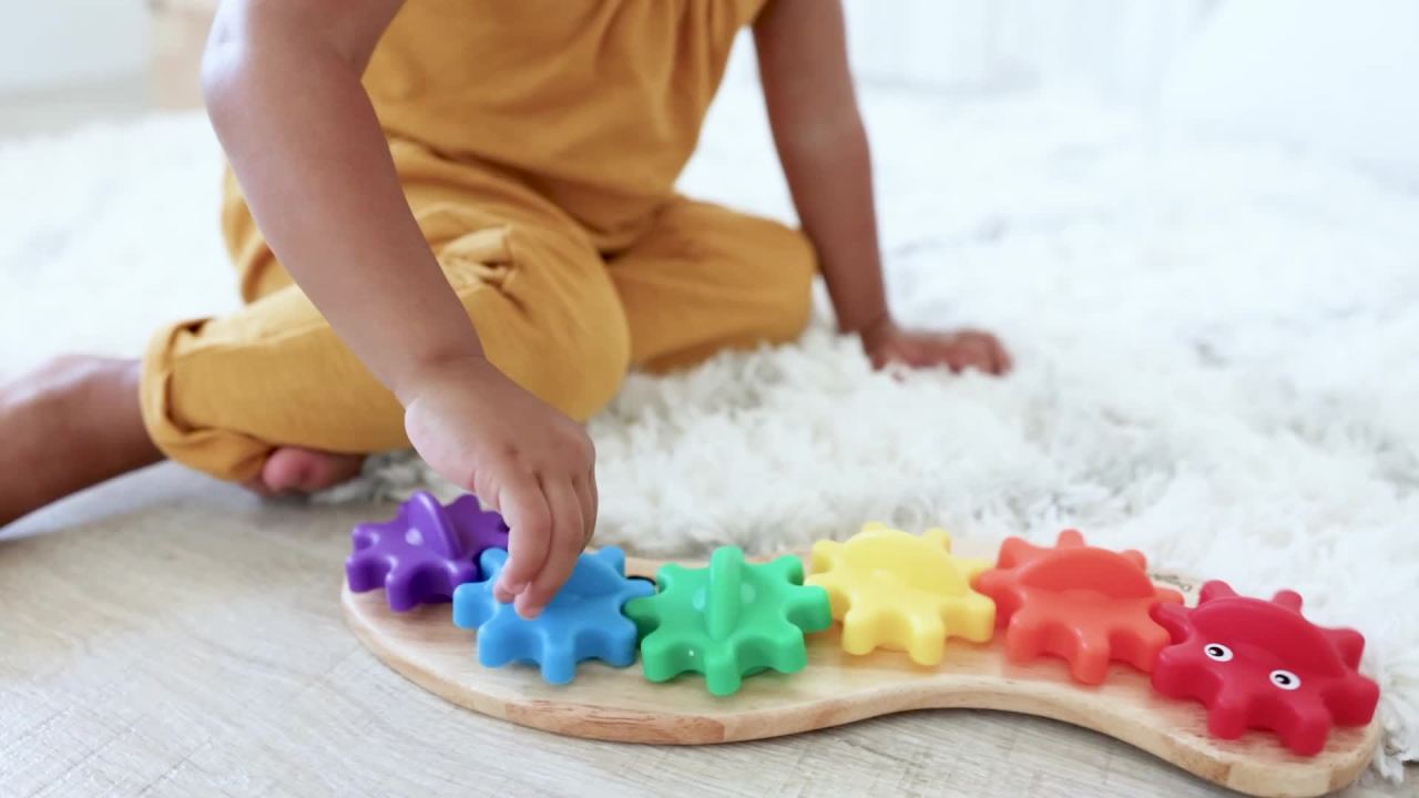 thumbnail video image 2 of Melissa & Doug Toddler Toy With 6 Interchangeable Gears, 2 of 10