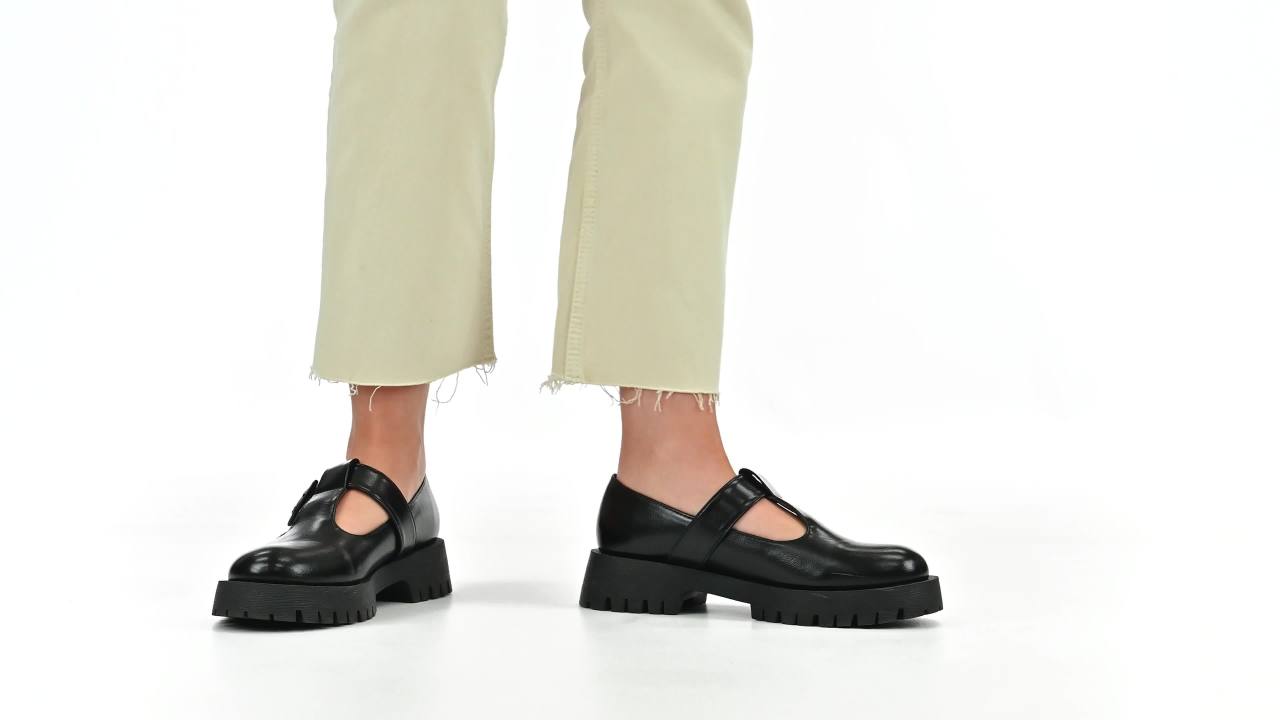 thumbnail video image 2 of Journee Womens Suvi Treaded Outsole Mary Jane, 2 of 10