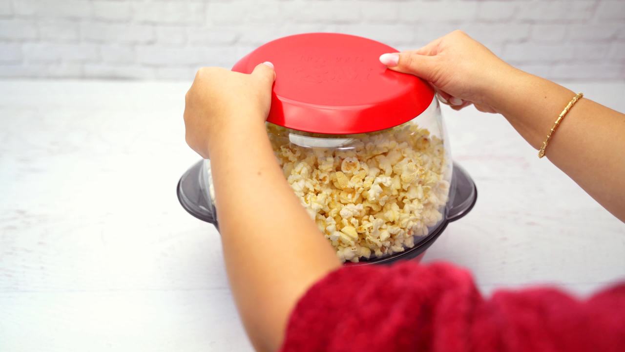 thumbnail video image 2 of West Bend Stir Crazy 6QT. Blue Stirring Popcorn Machine With Serving Bowl, 2 of 10