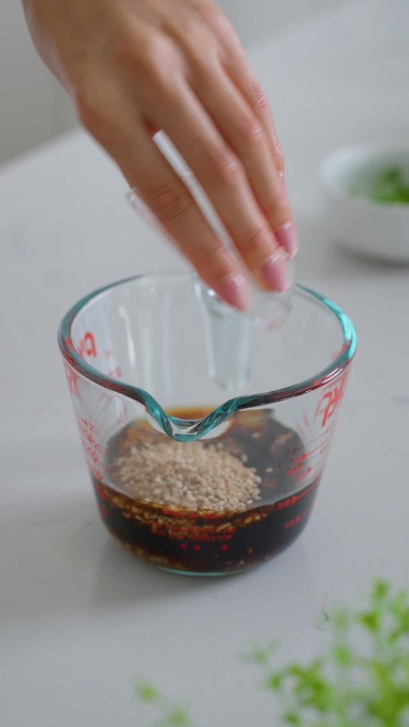thumbnail video image 2 of Bibigo Frozen Mini Wontons Pork & Vegetable Dumplings, 24.0 oz, 2 of 10