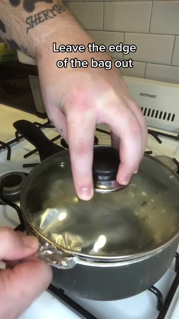 thumbnail video image 2 of (6 pack) Kraft Deluxe Mac and Cheese, 1 Box, for Easy Dinner or Dinner Sides, Four Cheese, No Artificial Dyes or Flavors, 14 oz, 2 of 17