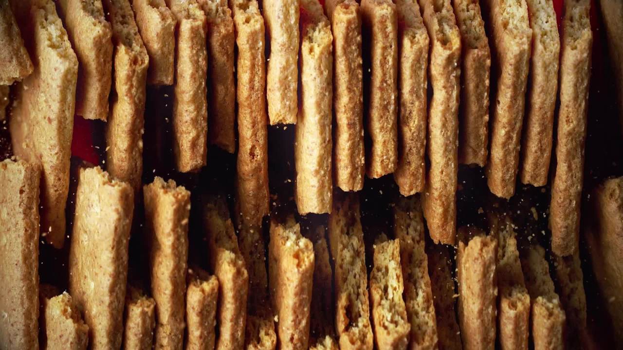 thumbnail video image 2 of Haagen-Dazs New York Strawberry Cheesecake Ice Cream, 14oz, 2 of 13