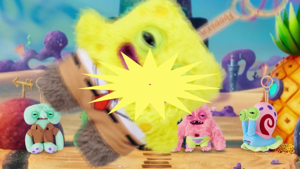 thumbnail video image 2 of Llavero de peluche Fuggler Bob Esponja, 13 cm, con licencia oficial, 2 of 6