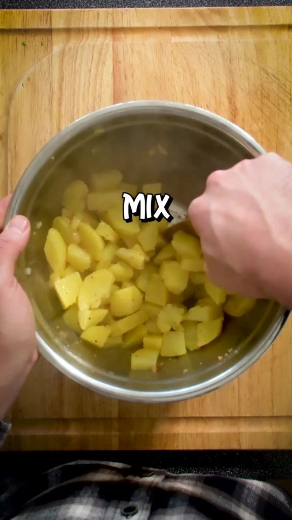 thumbnail video image 2 of Kraft Mayo with Olive Oil Reduced Fat Mayonnaise, 30 fl oz Jar, 2 of 15