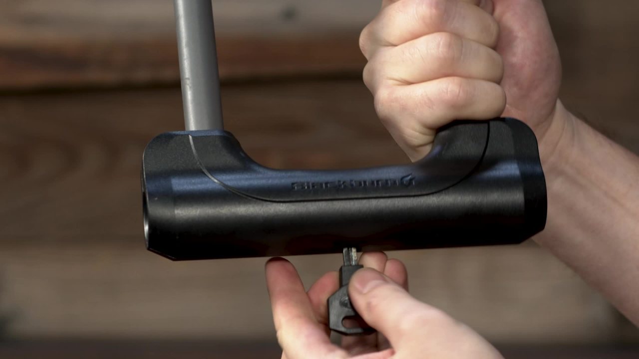 thumbnail video image 2 of Blackburn 9" Bike U-Lock, 2 of 8