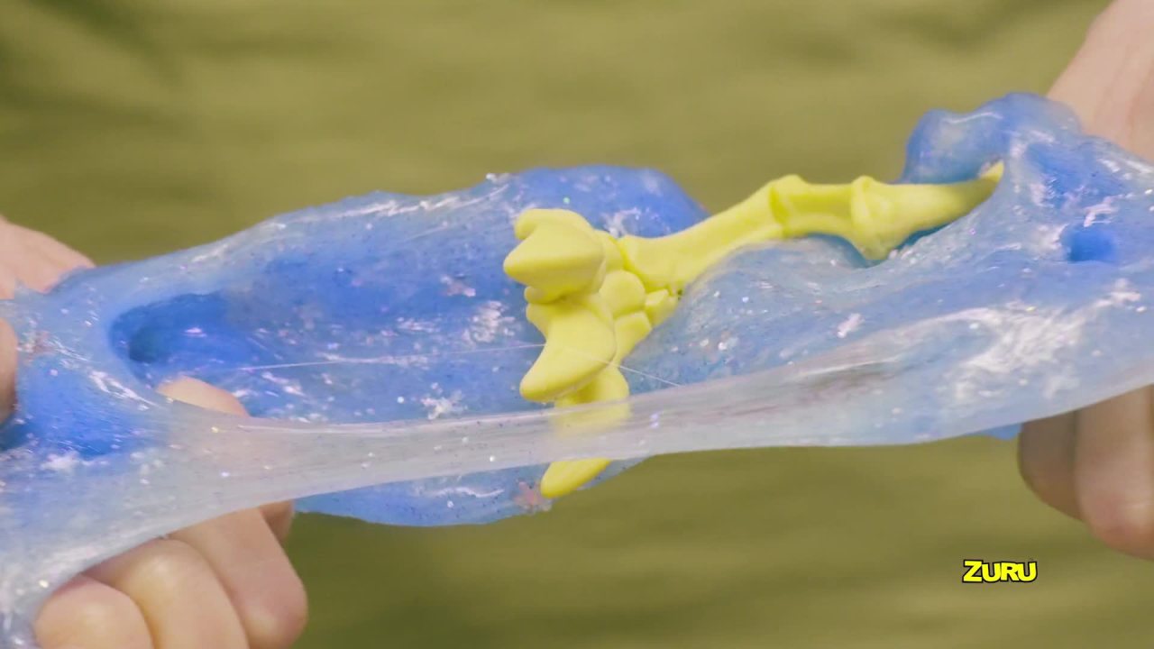 thumbnail video image 2 of Smashers Epic Dino Egg Collectibles Series 3 Dino by ZURU, 2 of 11