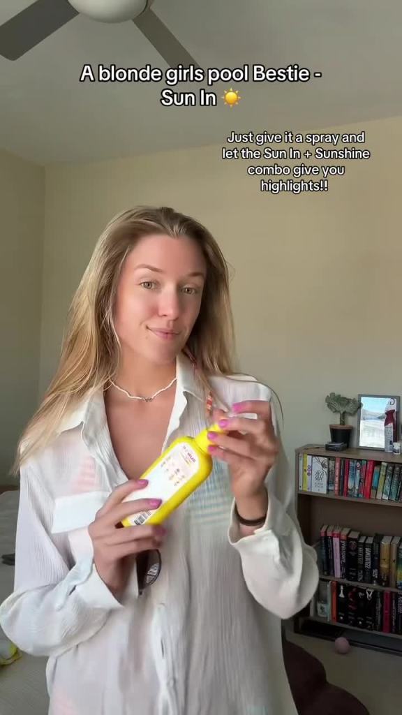 thumbnail video image 2 of (2 pack) Sun In Hair Lightener Shine Enhancing Spray, Lemon, Unisex, 4.7 fl oz, 2 of 4