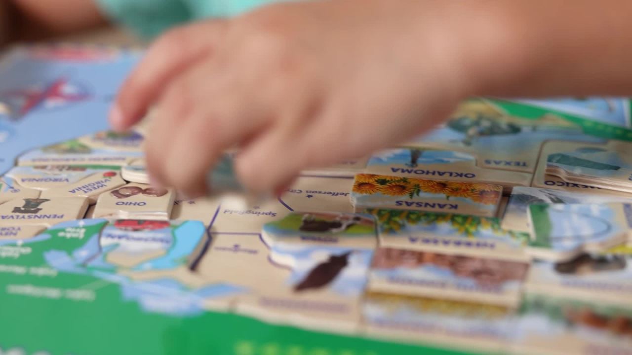 thumbnail video image 2 of Melissa & Doug USA Map Wooden Puzzle (45 pcs), 2 of 10