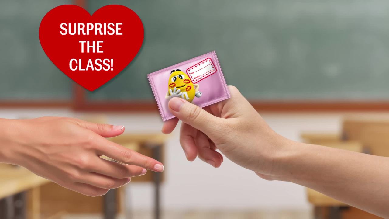 thumbnail video image 2 of M&M’s Milk Chocolate Candy Valentines Day Gift Exchange - 26 Ct, 2 of 13