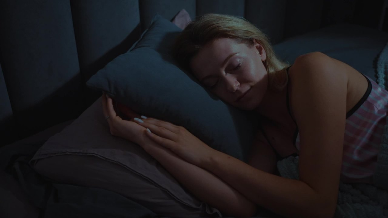 thumbnail video image 2 of Roost Sleep 3-Inch Full Cool Essential Gel Memory Foam Mattress Topper, Free Breathable Cover, 2 of 11