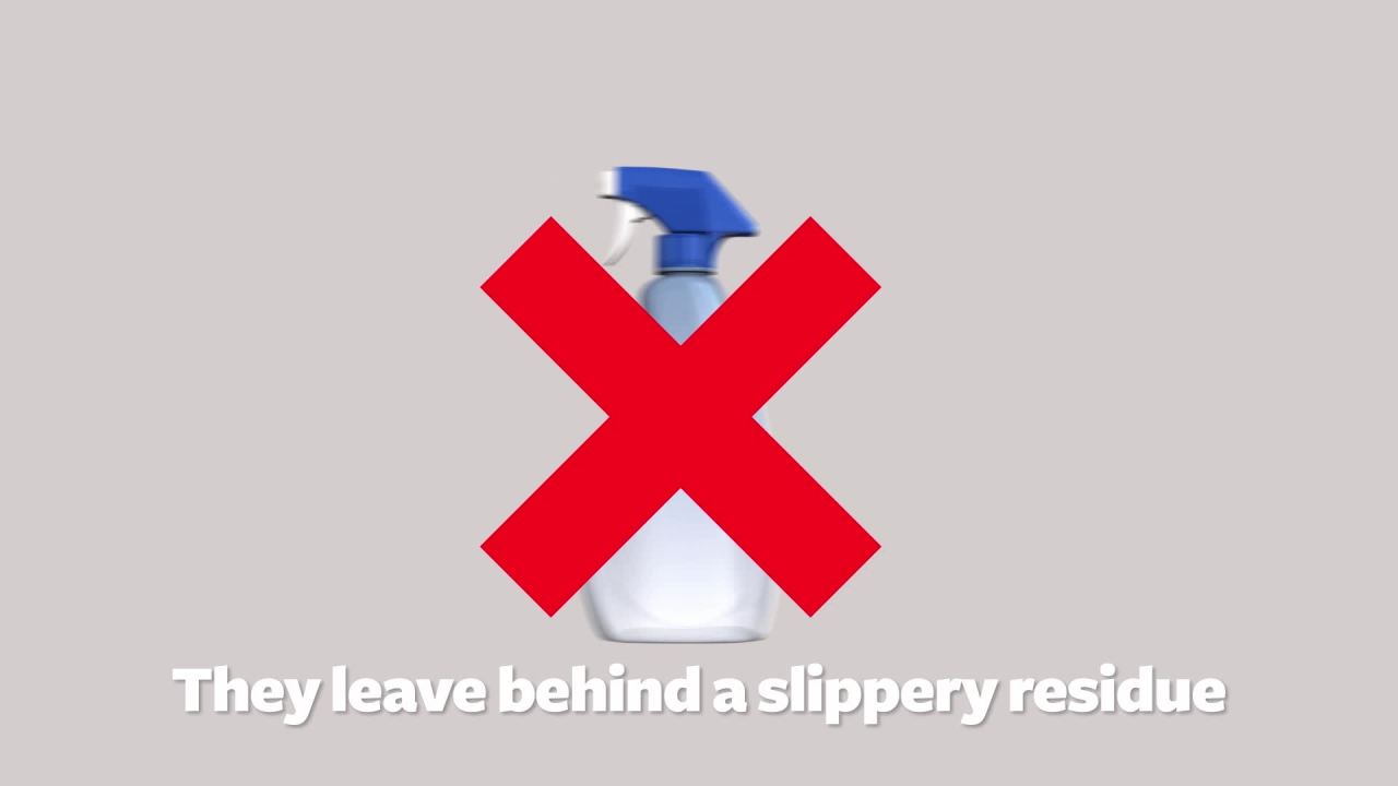 thumbnail video image 2 of Command Quartz Spring Clips, 4 Wall Clips, 2 of 11