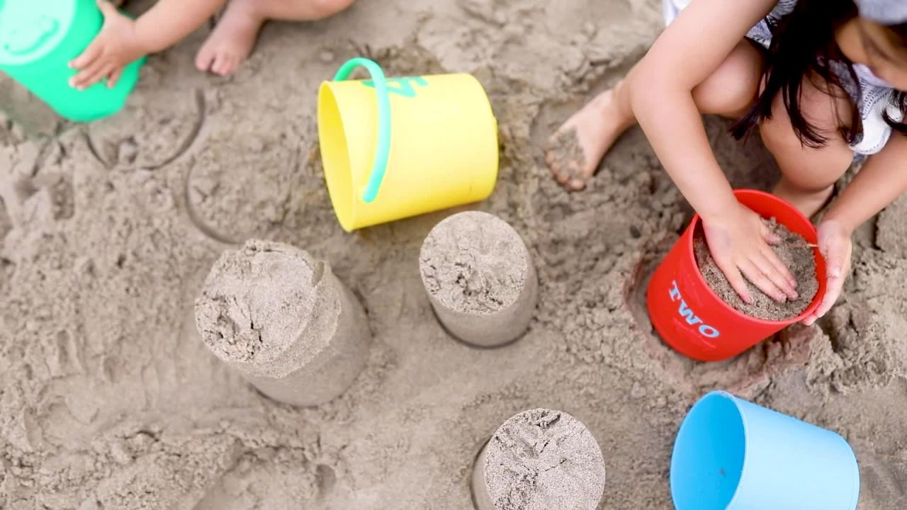 thumbnail video image 2 of Melissa & Doug Sunny Patch Seaside Sidekicks Nesting Sand Pails, 2 of 10
