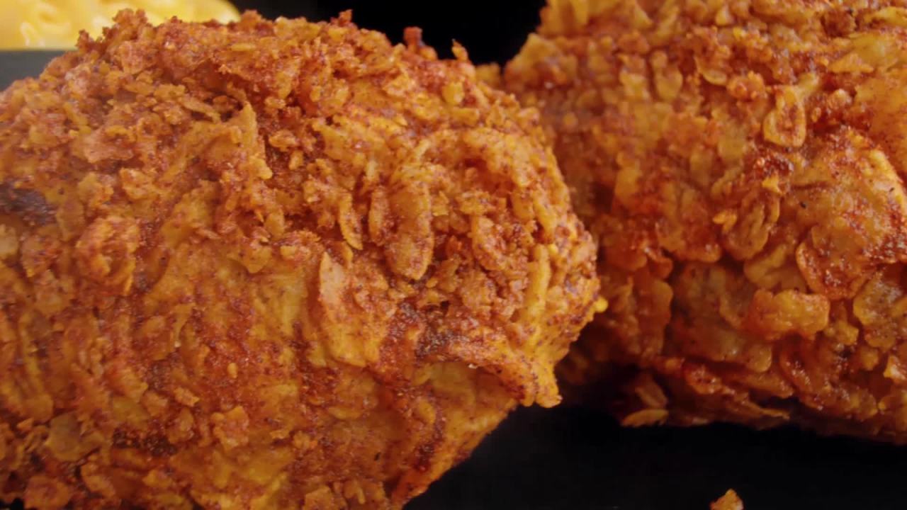 thumbnail video image 2 of Banquet Mega Bowls Buffalo-Style Chicken Mac 'N Cheese, Frozen Meal, 14 oz (Frozen), 2 of 9