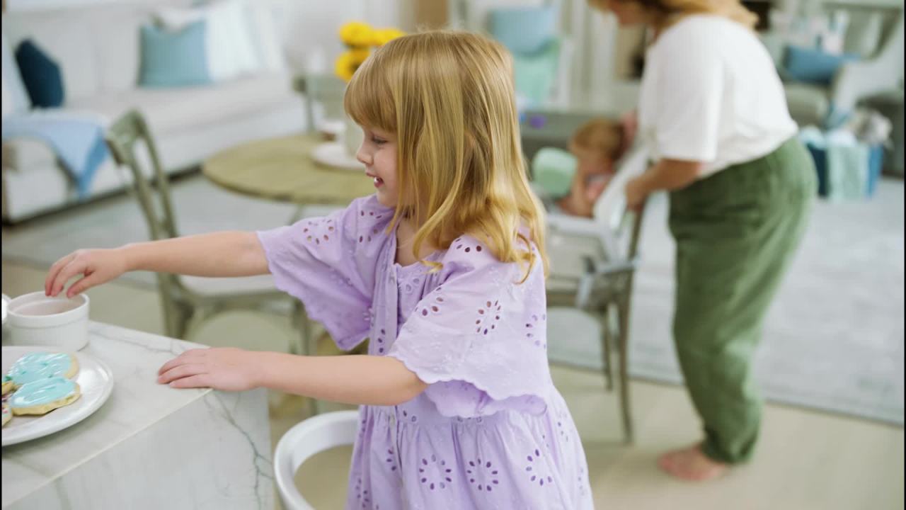 thumbnail video image 2 of Graco EveryStep Slim 6-in-1 Highchair, Misty, 2 of 8