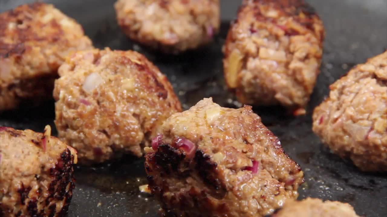 thumbnail video image 6 of IMUSA 12" Electric Square Skillet, 6 of 6