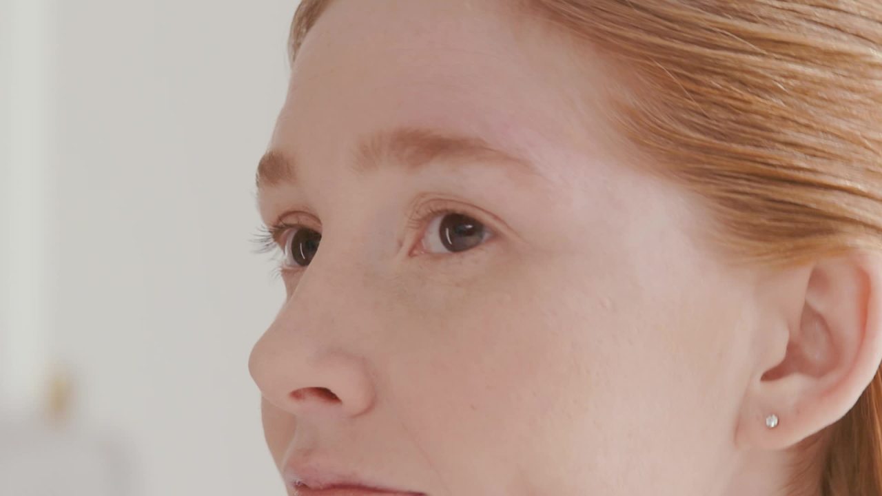 thumbnail video image 2 of Schick Hydro Silk Sugar Wax Wand Kit, Includes 1 Wax Wand, 20 Reusable Strips, 1 Precision Stick, & 4 Serum Sachets, 2 of 12