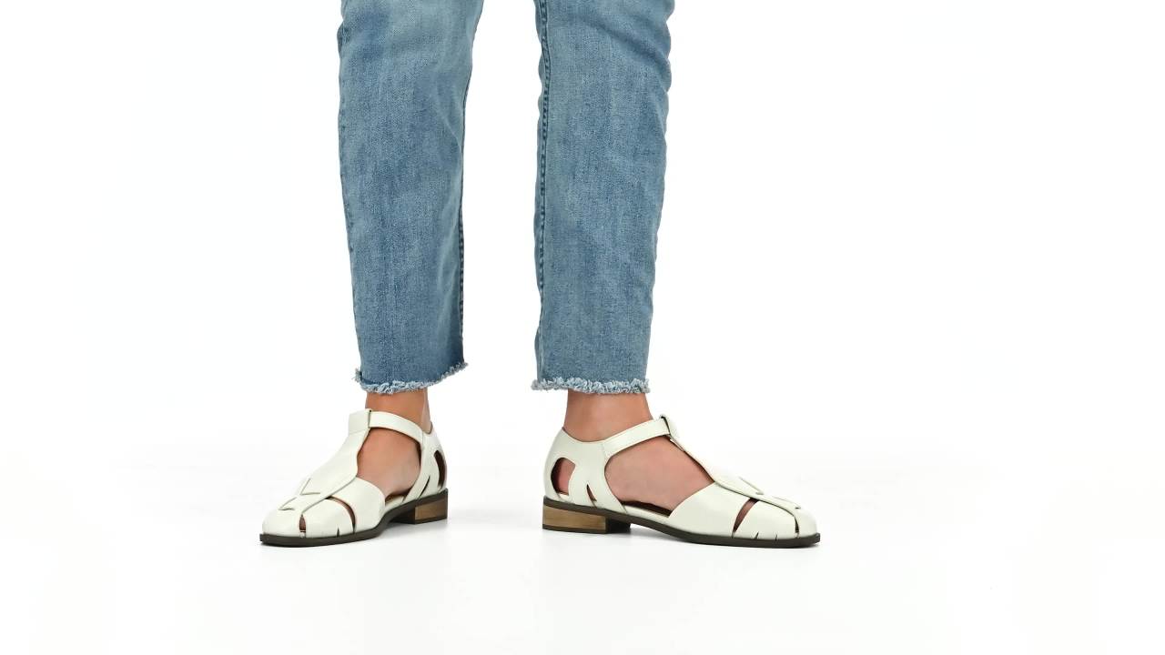 thumbnail video image 2 of Journee Womens Azzaria Low Block Heel Square Toe Flats, 2 of 10