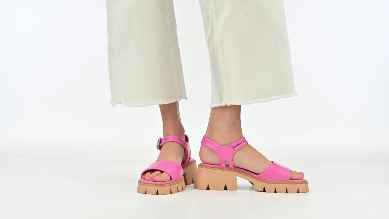 thumbnail video image 2 of Journee Womens Tillee Treaded Outsole Platform Sport Sandals, 2 of 10