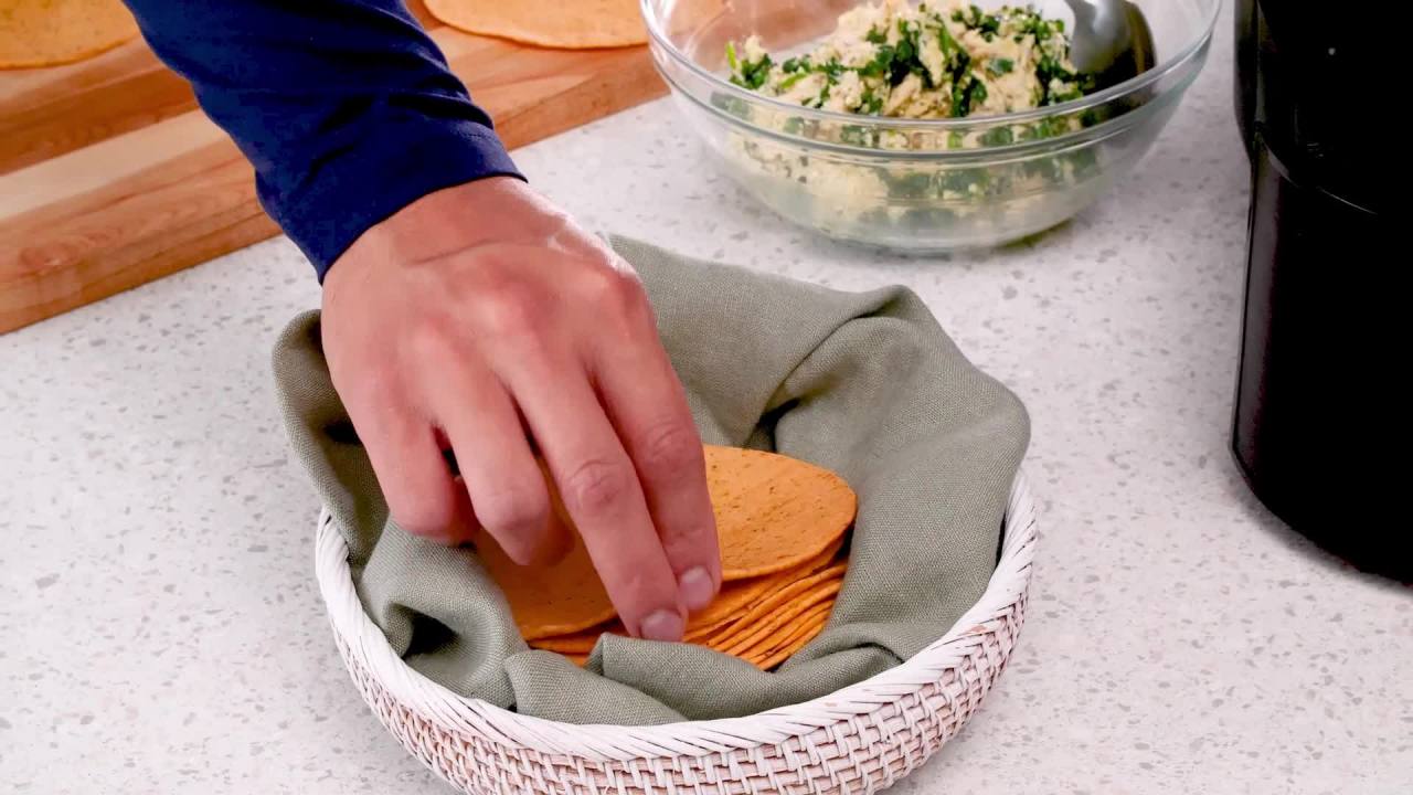 Mission Zero Net Carbs Sundried Tomato Basil Tortillas, 8.89 oz, 14