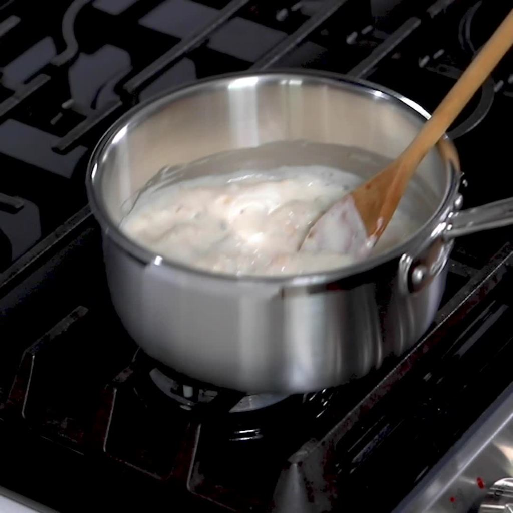 thumbnail video image 2 of (6 Pack) Campbell's Chunky Soup, Ready to Serve New England Clam Chowder, 18.8 oz Can, 2 of 13