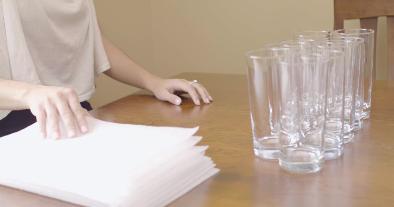 thumbnail video image 2 of Duck® Brand Glass Kit, 9 Foam Pouches and 4 Corrugate Dividers (Box Not Included), 2 of 10