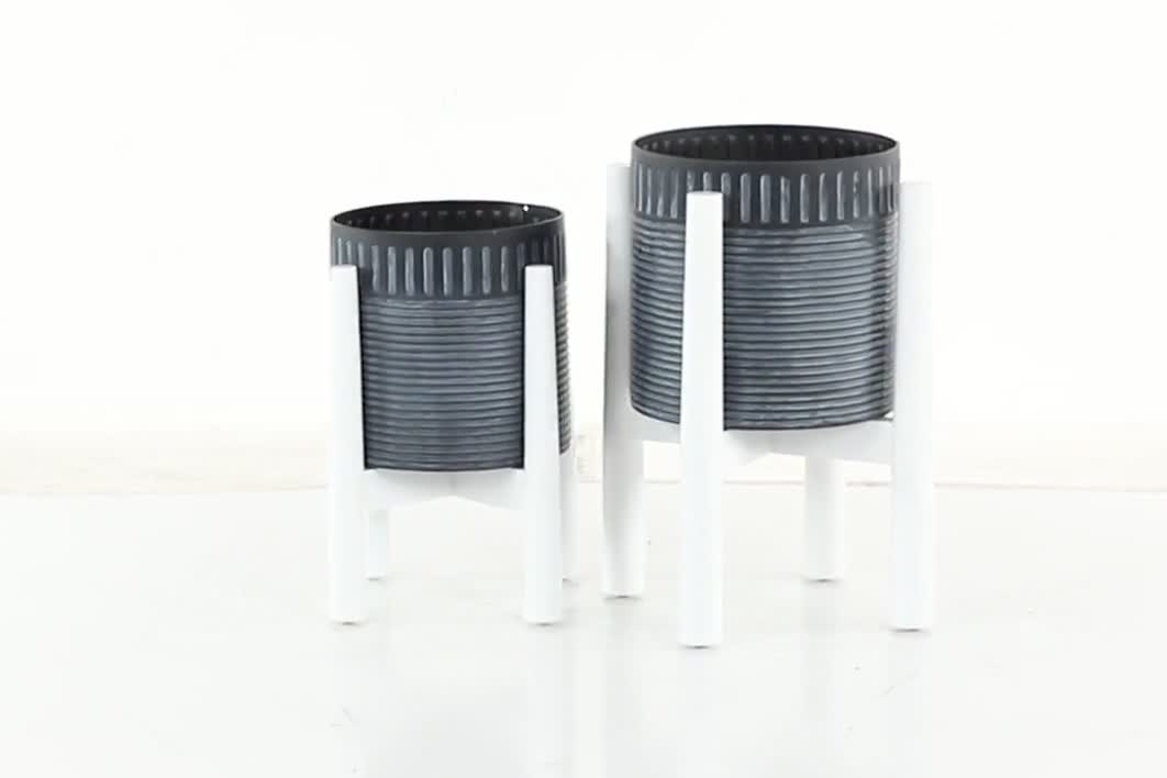 thumbnail video image 2 of DecMode 10 In. Planter, Metal, Black, 2 - Pieces, 2 of 9