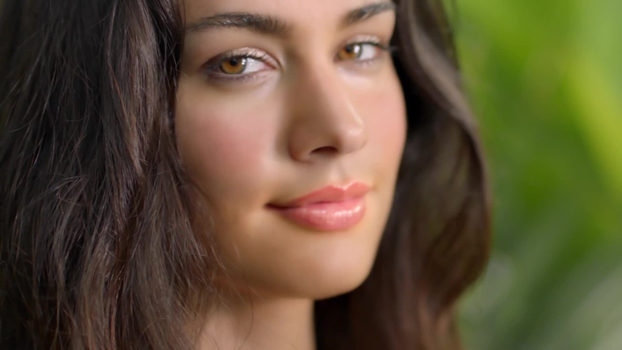 thumbnail video image 2 of Palmer's Coconut Oil Formula Body Lotion for Dry Skin, 33.8 fl. oz., 2 of 8