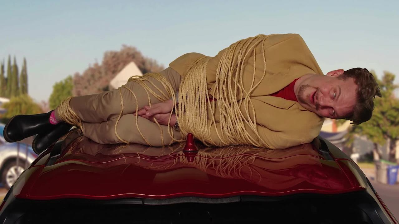 thumbnail video image 2 of Scosche AFP2-SP Fresche Air Portable HEPA Air Purifier-Deodorizer for Allergies, & Odors Car/Home, 2 of 10