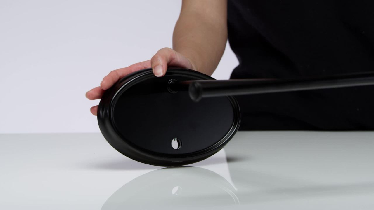 thumbnail video image 2 of Umbra Palm Double Hand Towel Metal Tree, 2 of 13